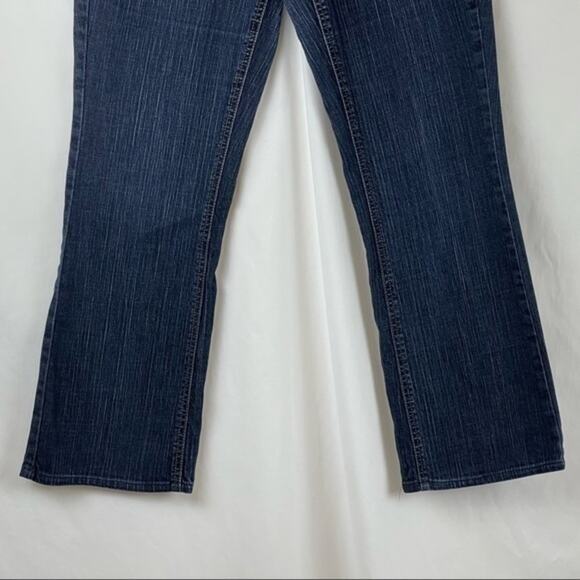Tommy Hilfiger Medium Wash Mid Rise Baby Boot Leg Women's Jeans Size 8L - Picture 5 of 10